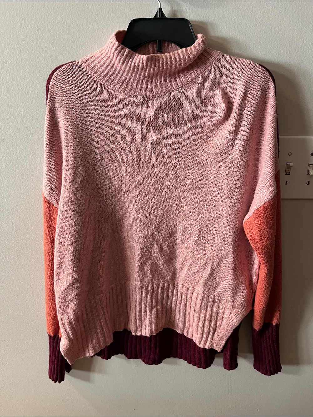 cute color block sweater
size large 12-14
good condition